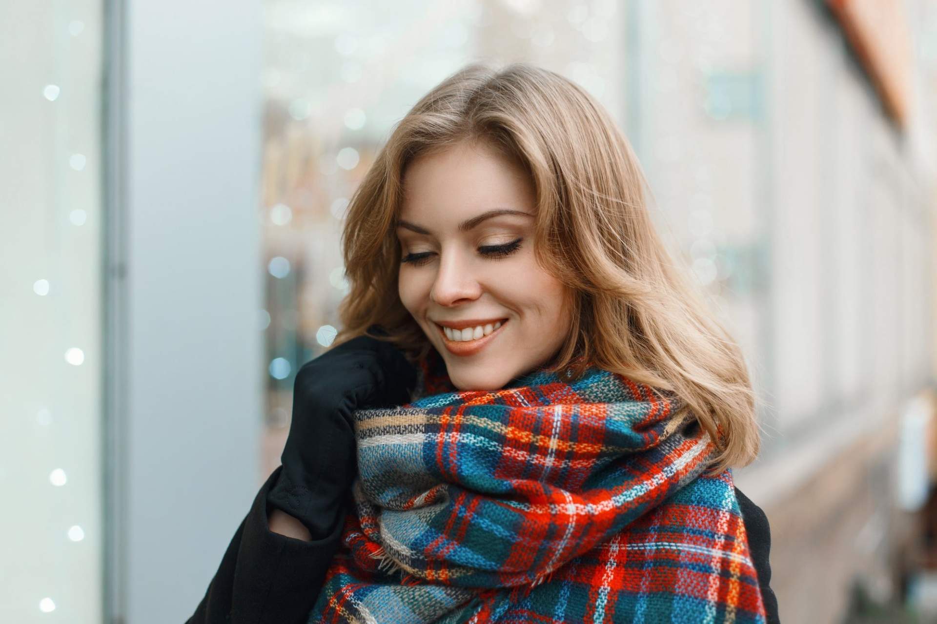 10 stylische Wege, wie du deinen Schal dieses Jahr tragen kannst — Mode