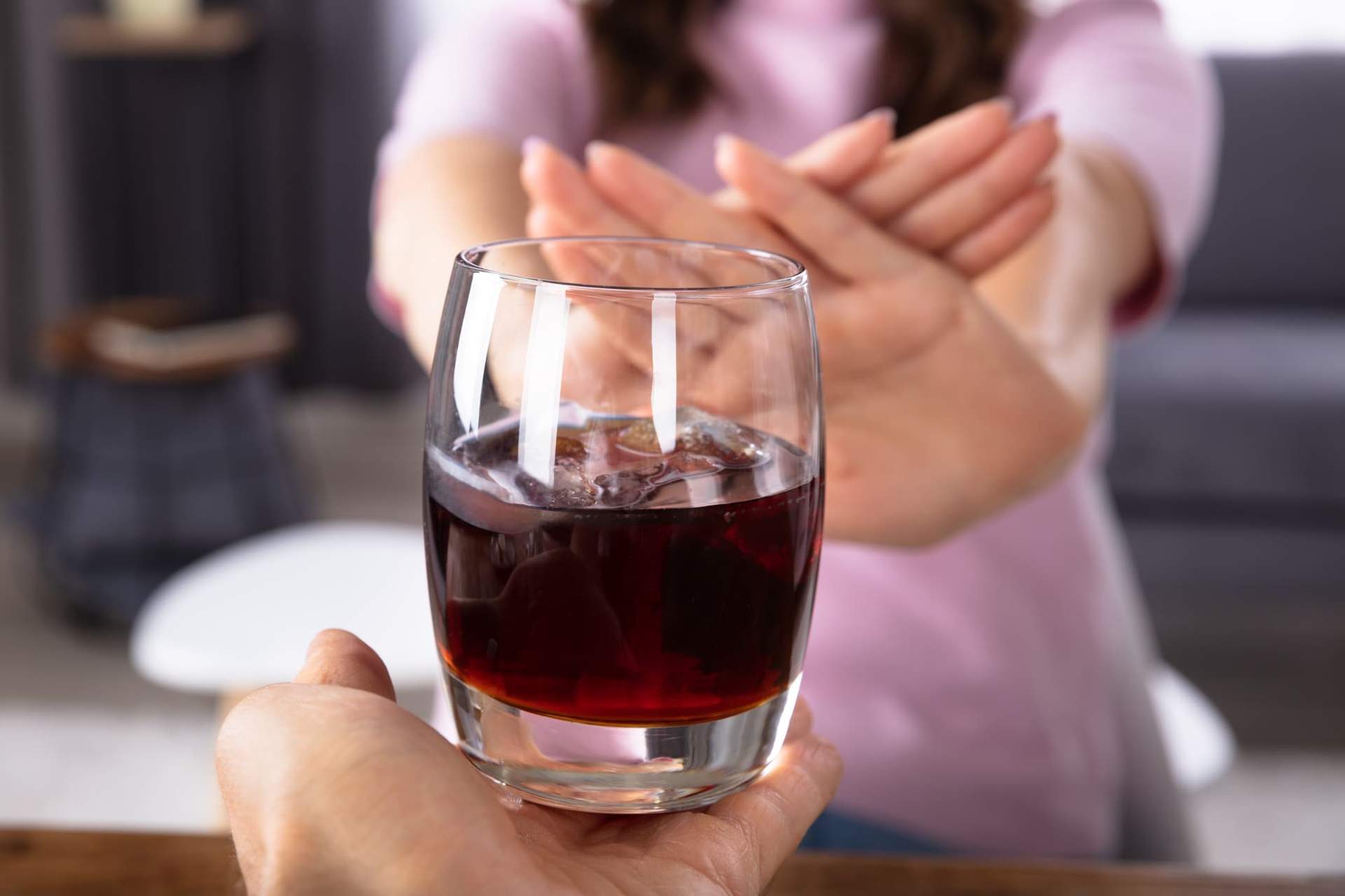 „Du bist cooler, wenn du trinkst“ – Warum man das zu Menschen sagt, die keinen Alkohol trinken, ist unhöflich — Gesundheit