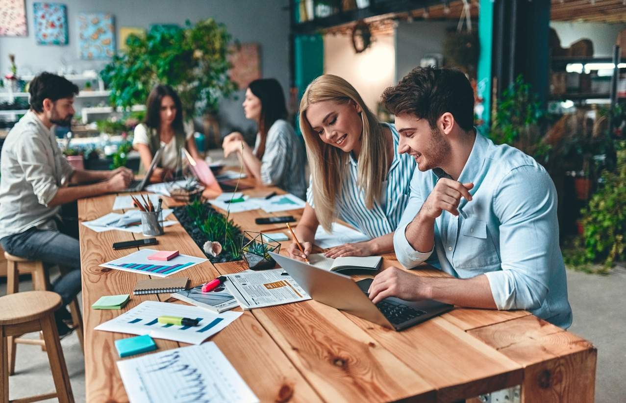 5 Things You Should Never Talk About with Colleagues – It Could Backfire — Lifestyle