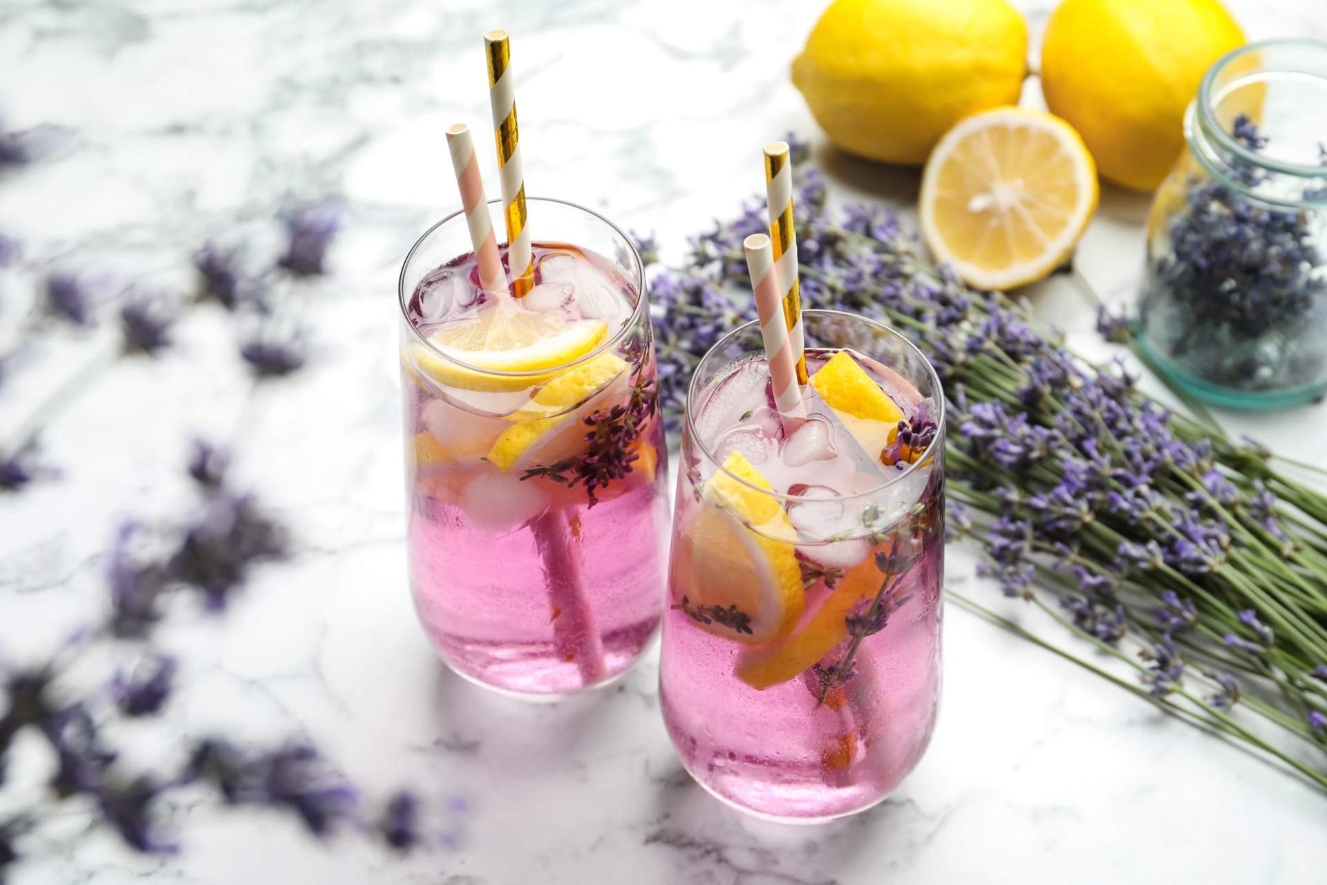 Minze, Zitronenmelisse & Co.: Die besten Tricks für die perfekte hausgemachte Limonade — Lebensstil