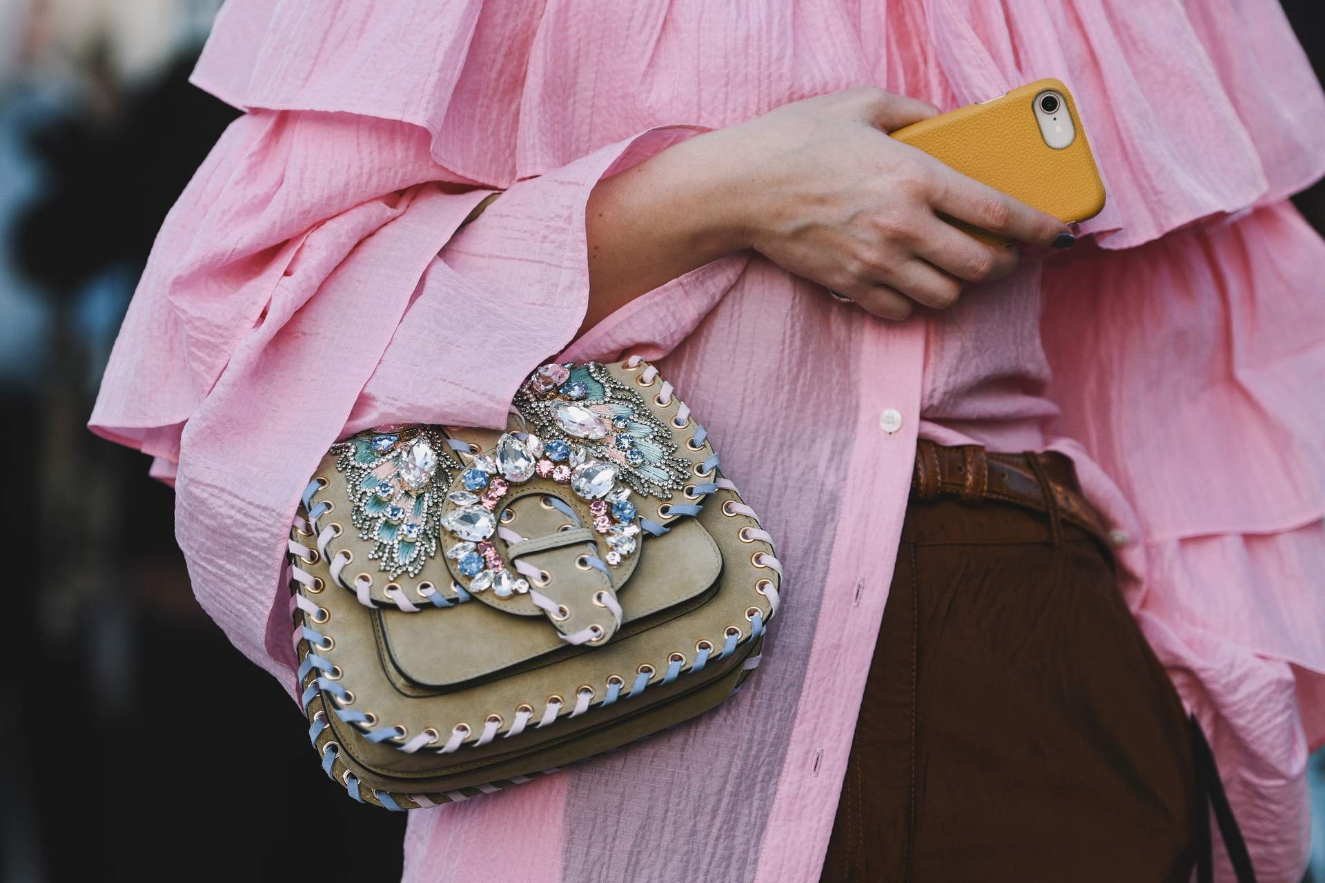 Seule la sacoche de luxe est-elle tendance ? Les pièges de la société de consommation — Mode de vie