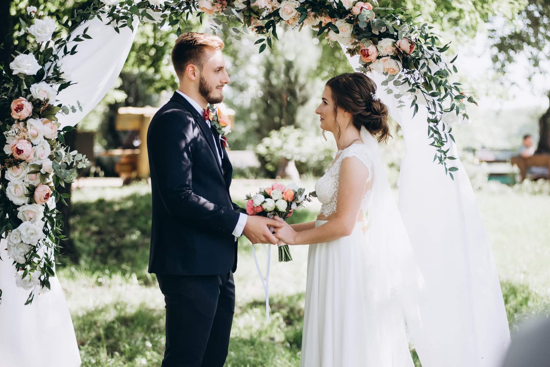 "The groom found saying NO funny, the priest walked out" - 10 stories of wedding protests — Wedding