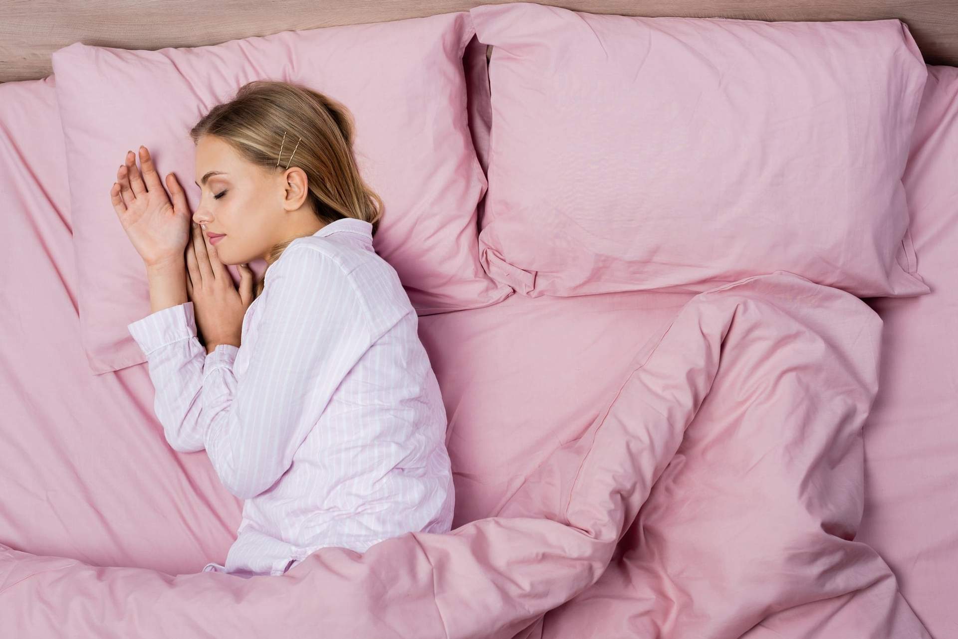 Chi dorme sulla schiena spesso ha mal di schiena. La tua posizione nel sonno e la salute — Salute