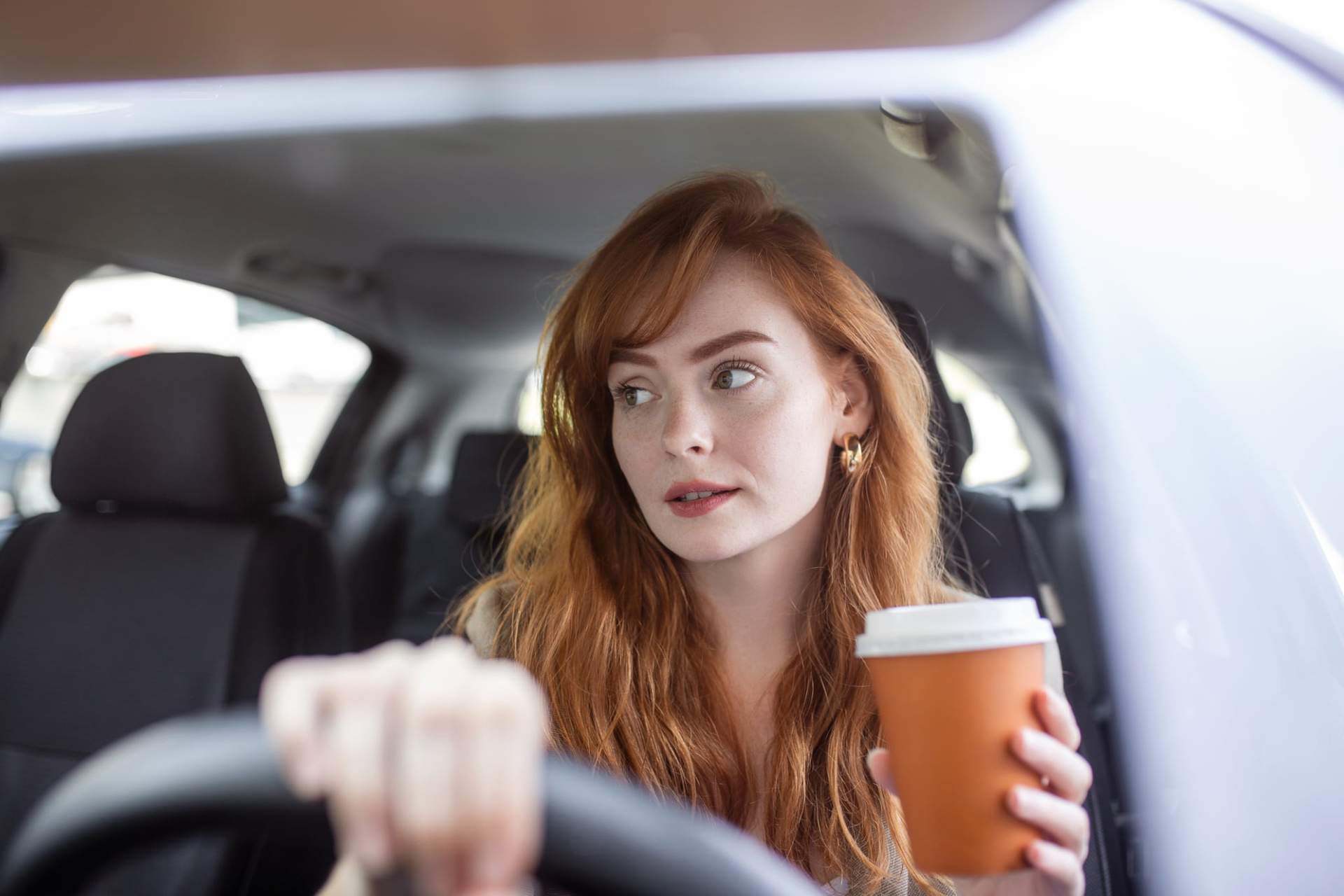 7 hábitos cotidianos que te hacen parecer maleducado sin que te des cuenta — Estilo de vida