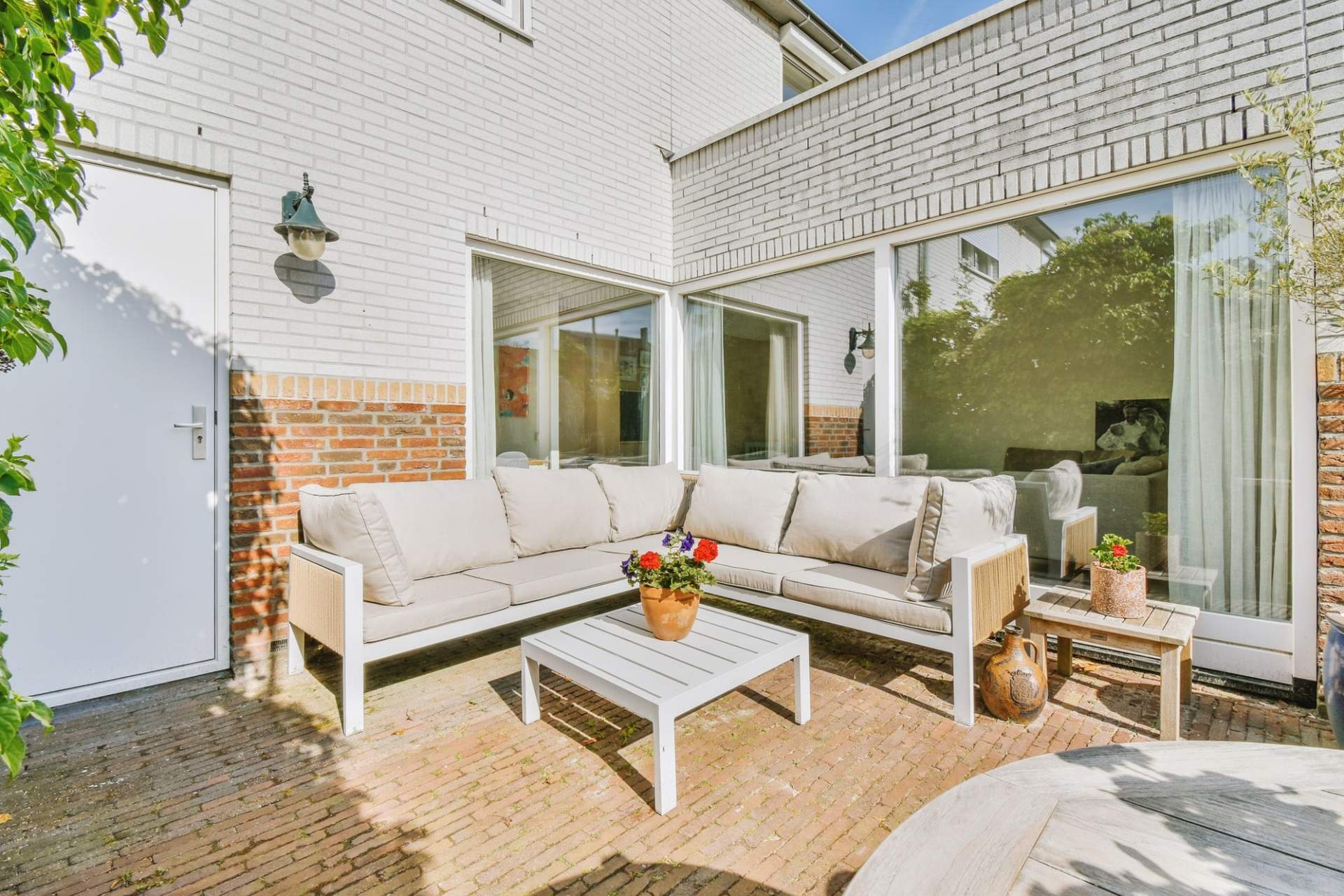 So reinigst du deine Gartenmöbel effektiv von Pollen — Garten & Terrasse