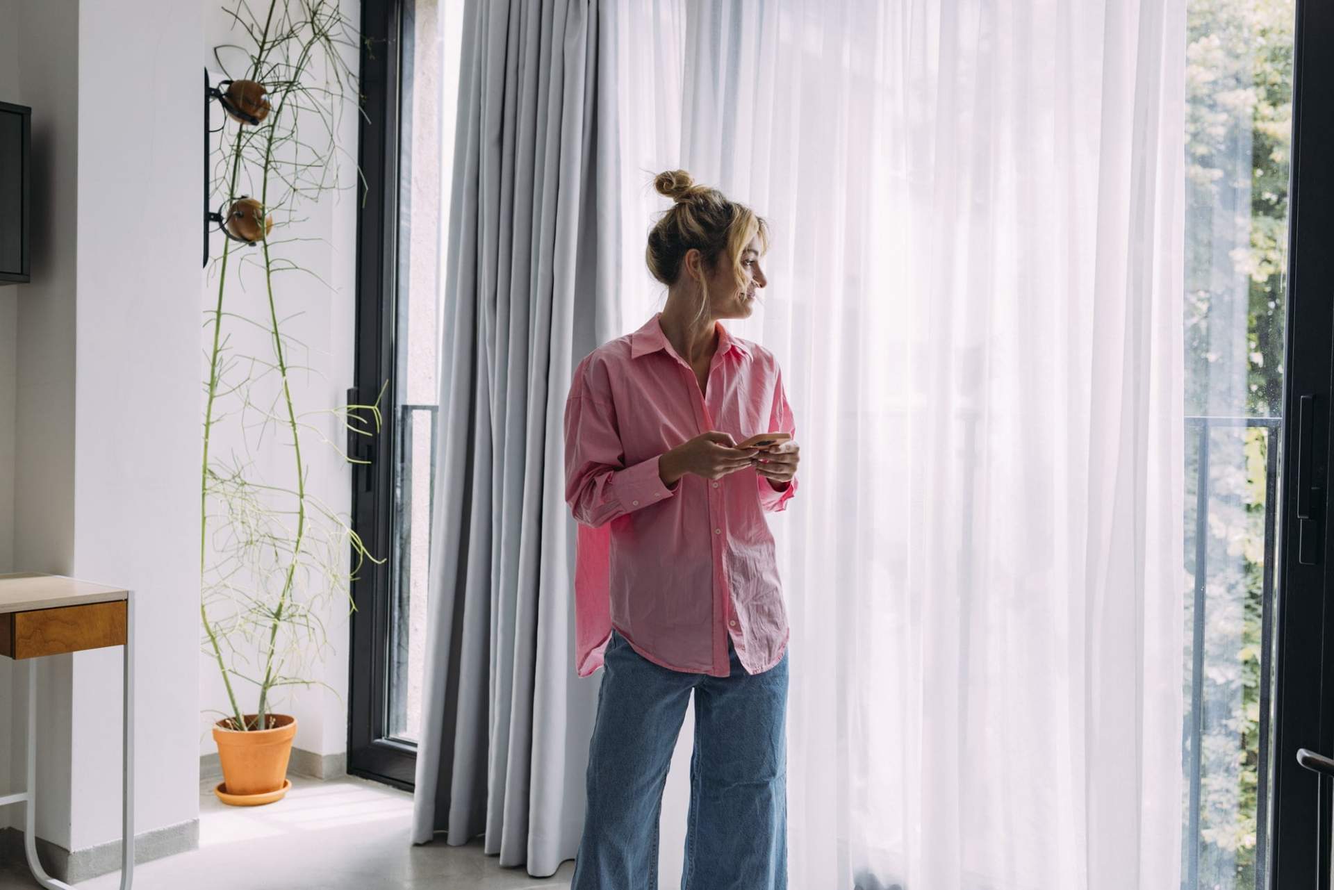 Kühle Wohnung ohne Klimaanlage? 5 super einfache Tricks — Haushalt