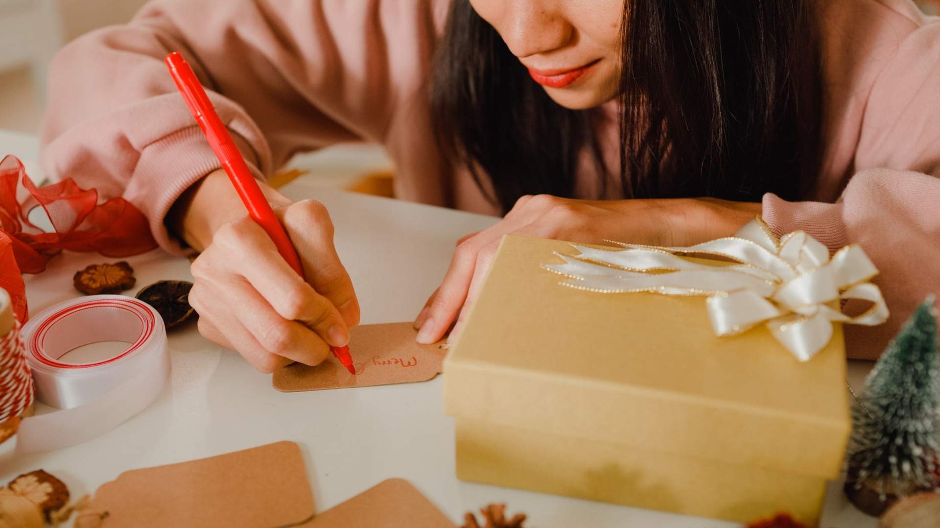Esto escribe en la postal: los 13 saludos navideños más bonitos — Familia