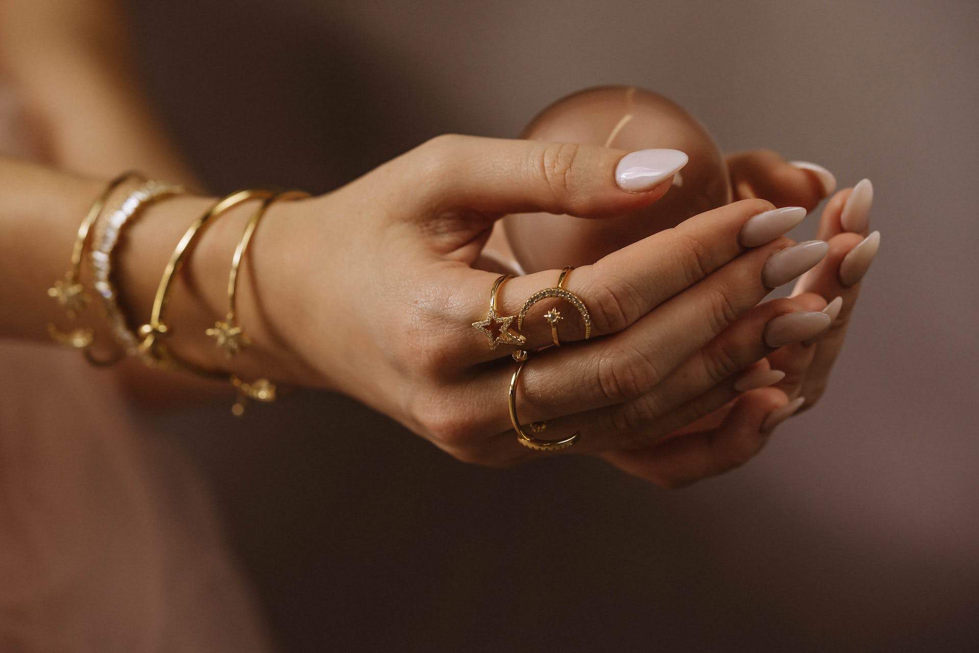 La joyería siempre es un acierto en Navidad: elige según su signo zodiacal — Estilo de vida