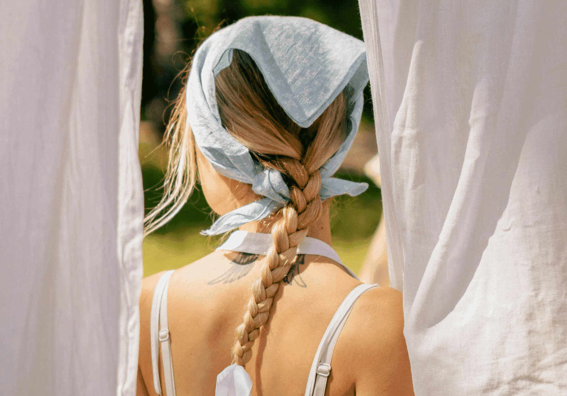 Pepp dein Haar mit einem Tuch auf! 5+1 sommerliche Frisuren, die du unbedingt ausprobieren musst — Haare