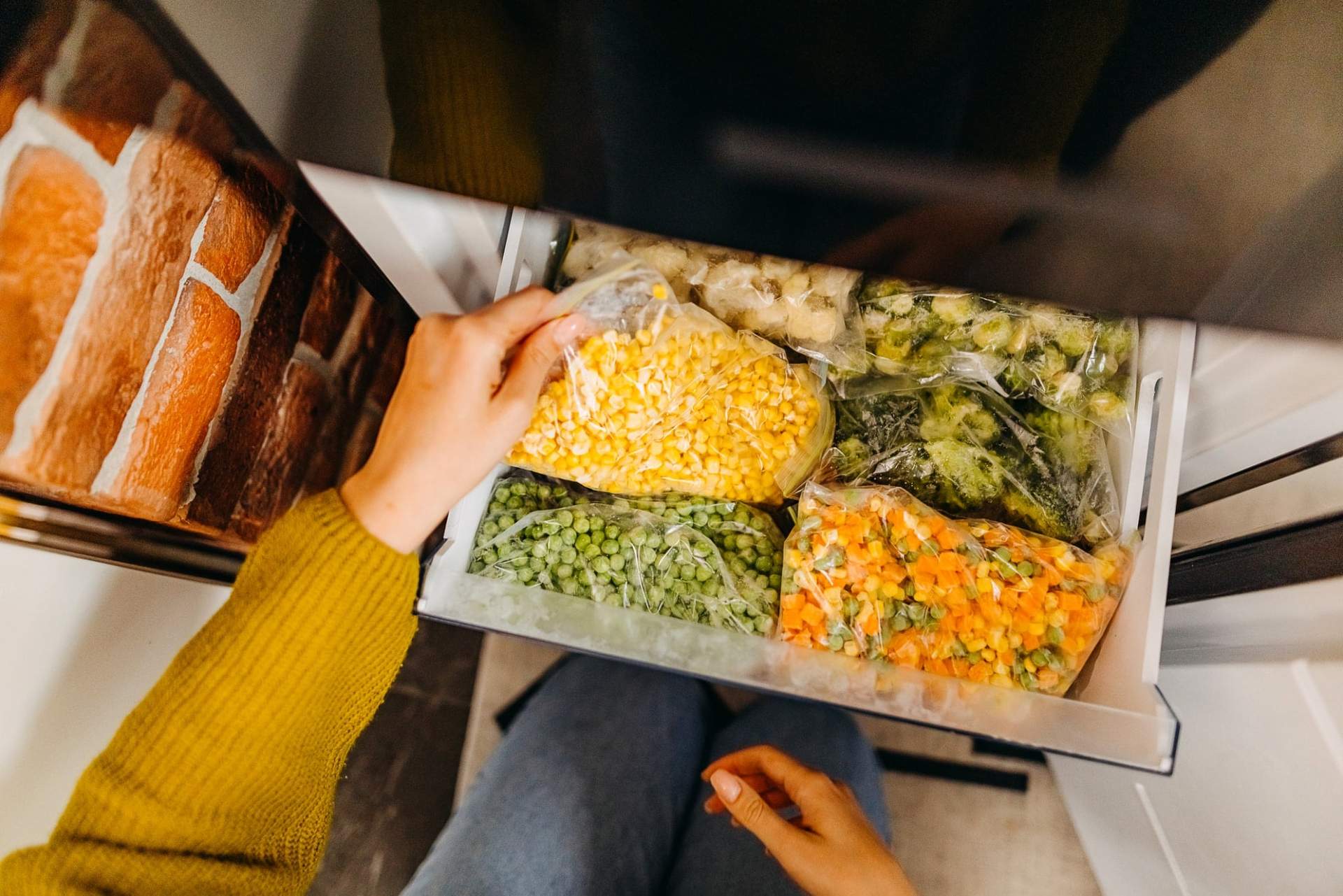 Spazio nel freezer che scarseggia? Ecco come organizzarlo al meglio per farci stare tutto — Economia domestica