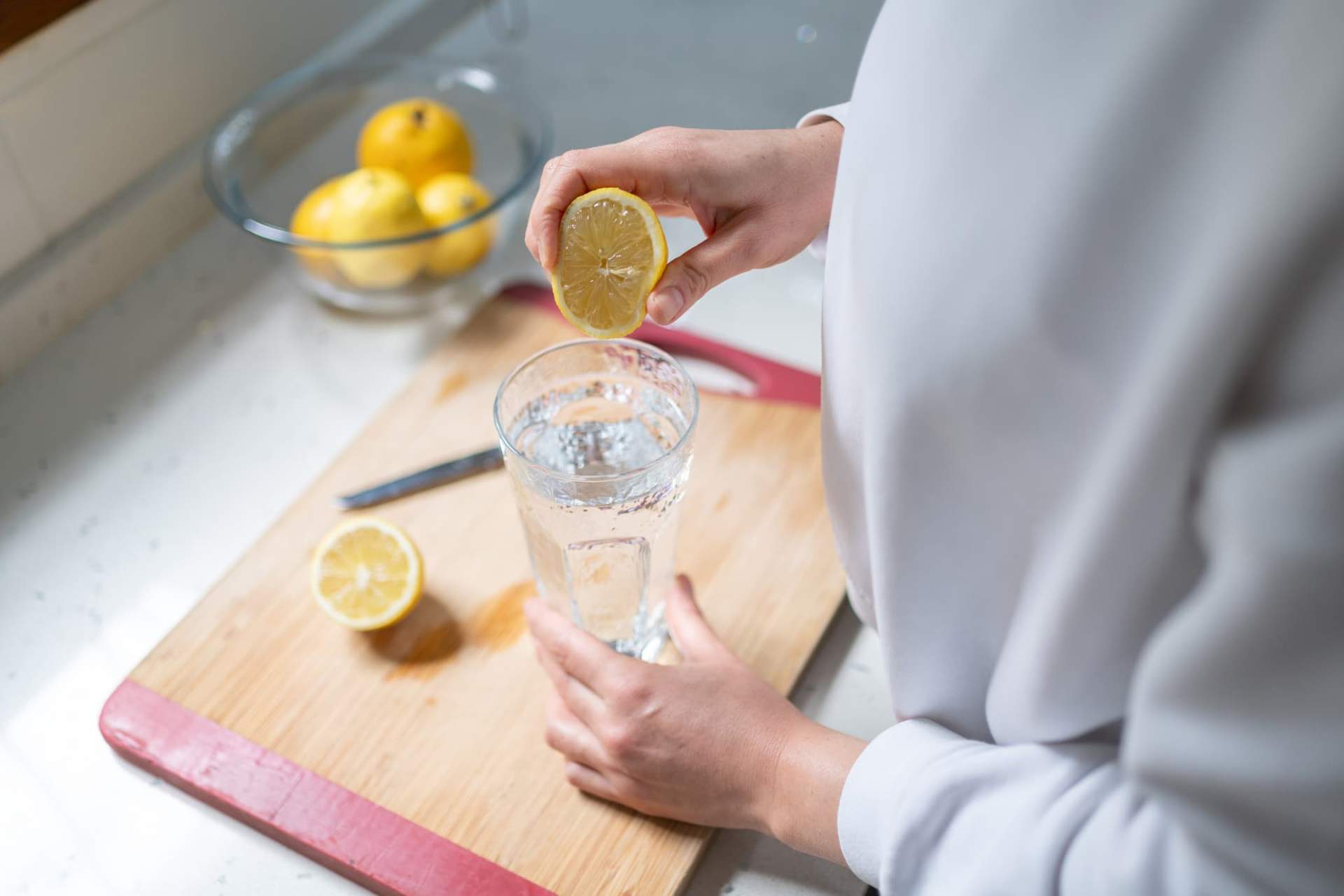 Gli effetti nascosti dell’acqua al limone: vale la pena correre il rischio? — Salute