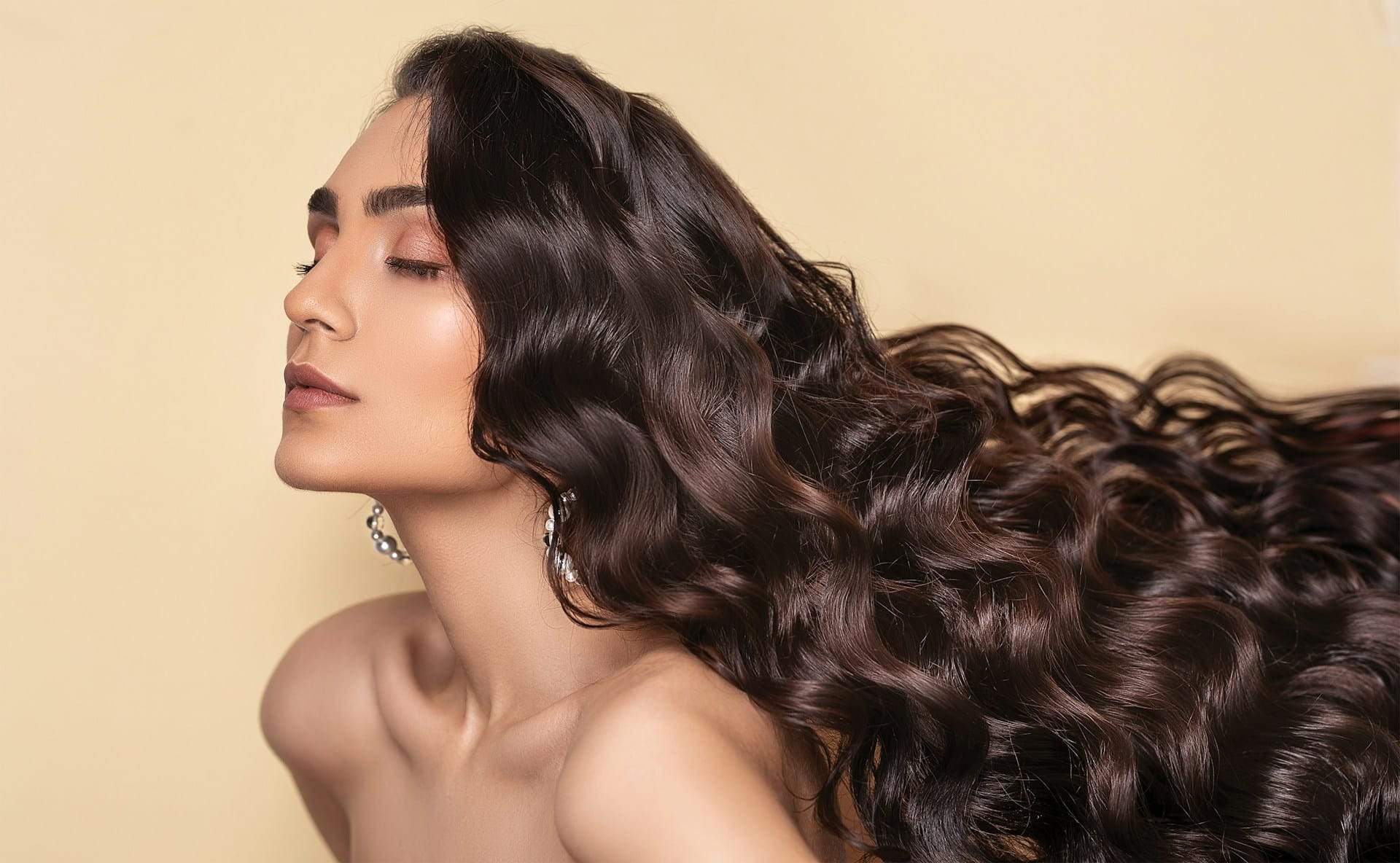Secondo il parrucchiere, questi 4 metodi per far crescere i capelli funzionano davvero — Capelli