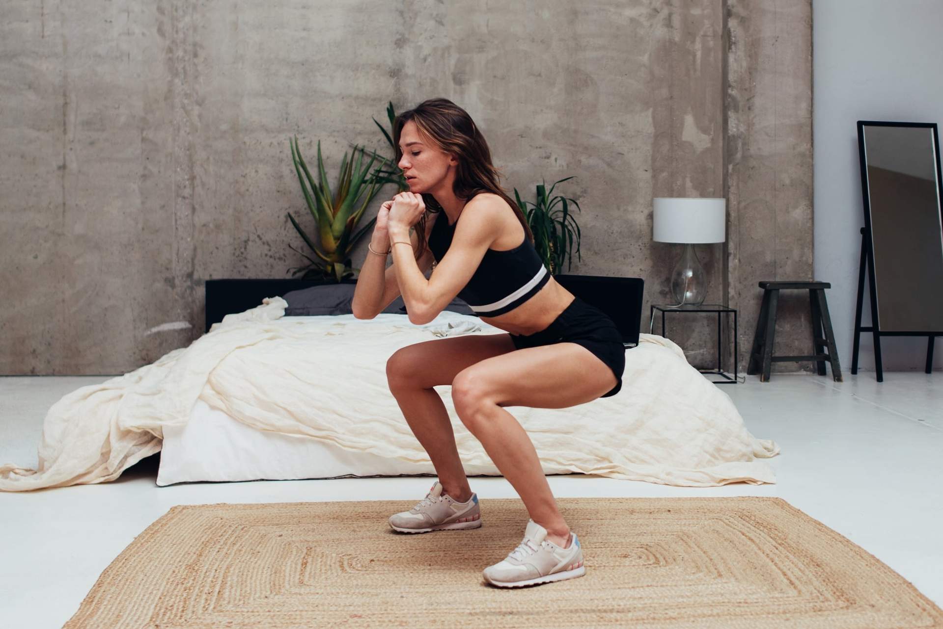 5 variations de squat géniales pour un fessier parfaitement rond cet automne — Santé