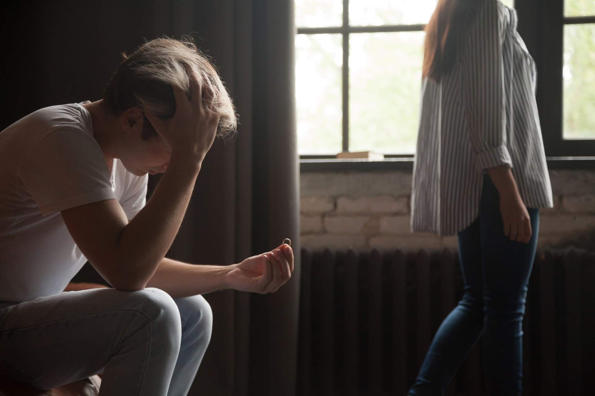 «La sua testa è diventata enorme e non riuscivo più a guardarlo» - Il motivo più banale per cui qualcuno divorzia — Relazione