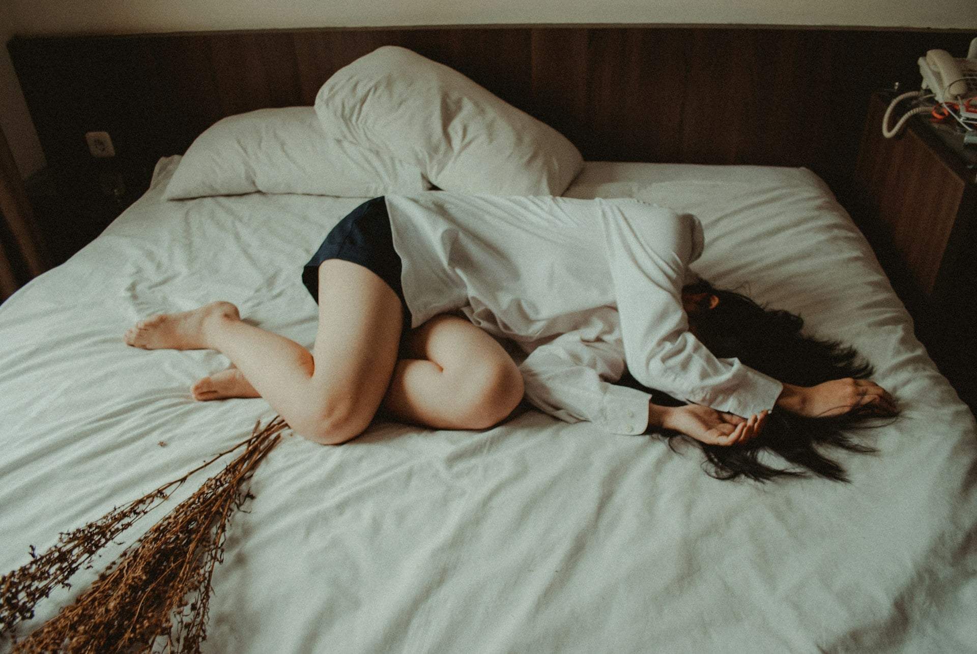 Los padres narcisistas siguen siendo destructivos en la adultez: los 8 efectos más comunes si creciste así — Estilo de vida
