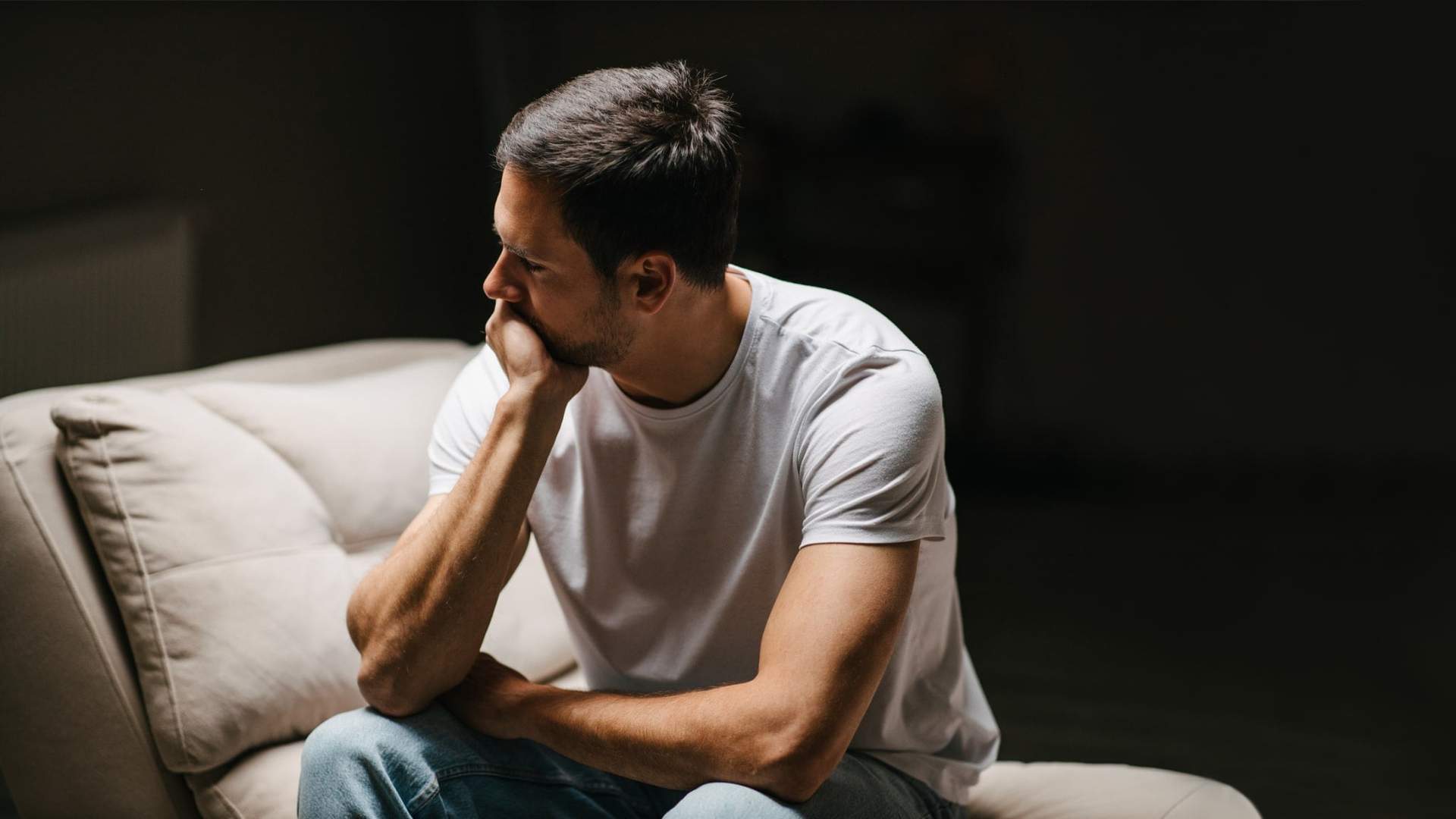 La collega innamorata non si ferma, l’ufficio si diverte - uomini, è questo un esempio lampante di doppio standard? — Lifestyle