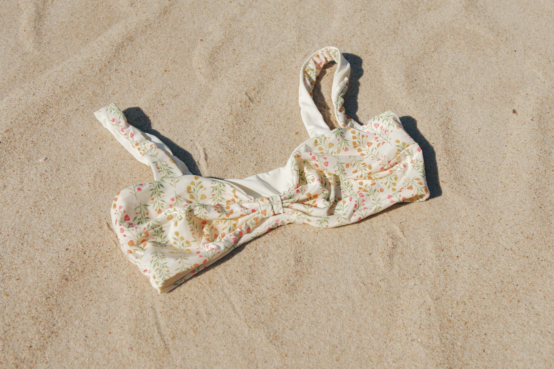 La lavatrice può rovinare il tuo costume da bagno preferito. Ecco come lavarlo correttamente — Moda