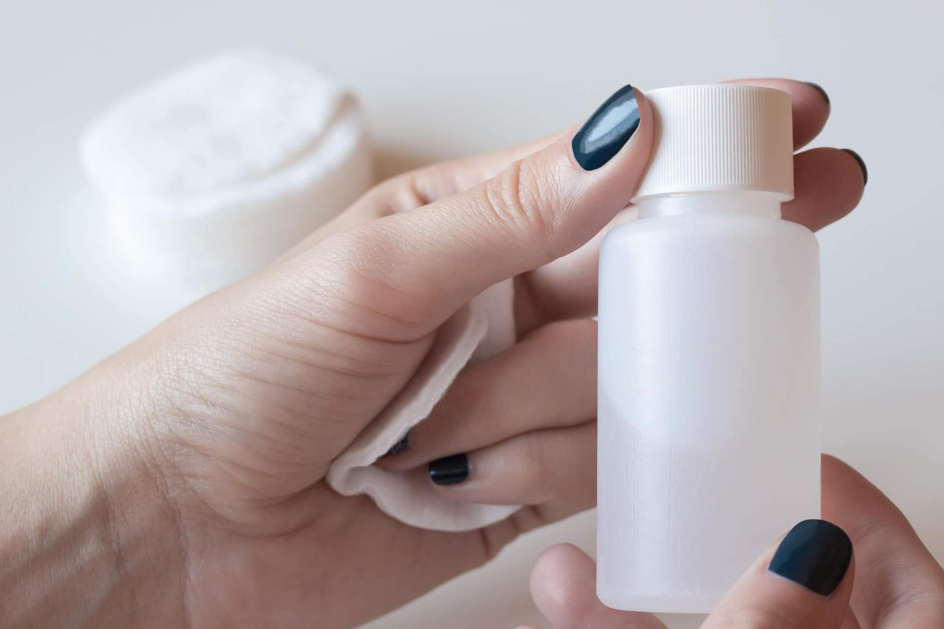 So viele Flecken kannst du mit einfachem Nagellackentferner entfernen — Haushalt