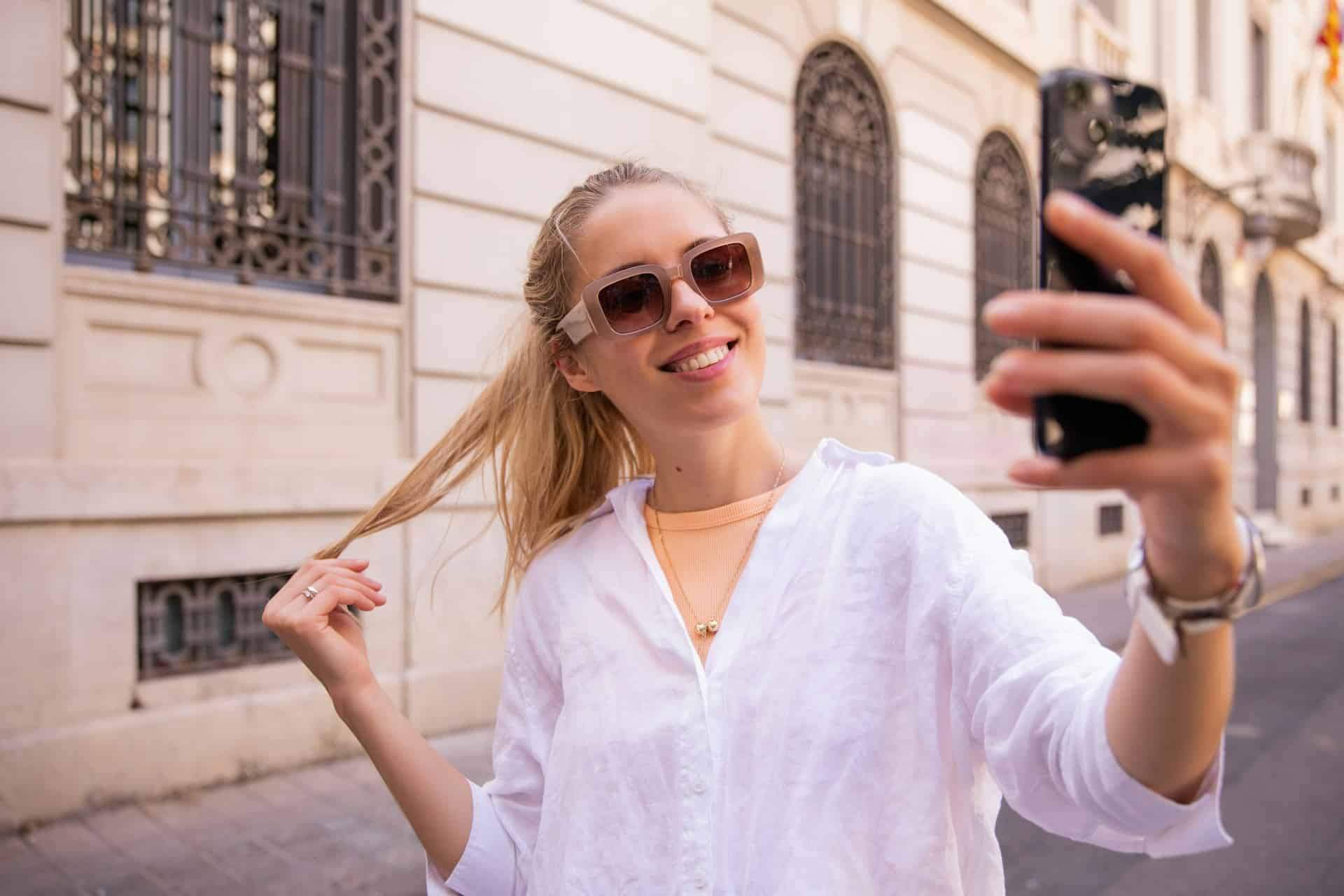 Le foto profilo femminili che catturano davvero l'attenzione degli uomini — Tempo libero