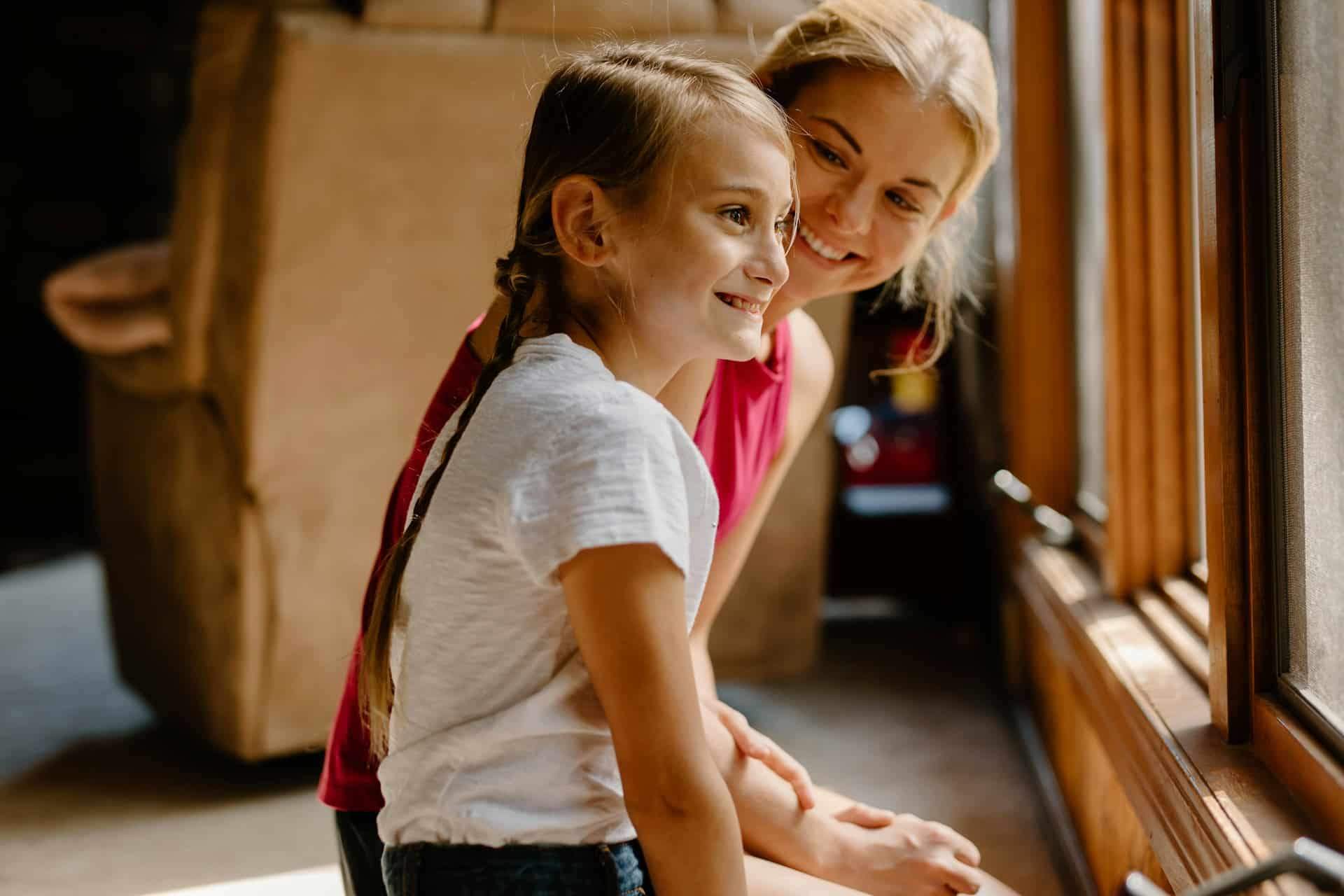 Wenn das Kind sich kindisch benimmt, ist es falsch, wenn es ein Tablet hat, ist es auch falsch: Warum kann ich in den Augen der Welt keine gute Mutter sein? — Familie