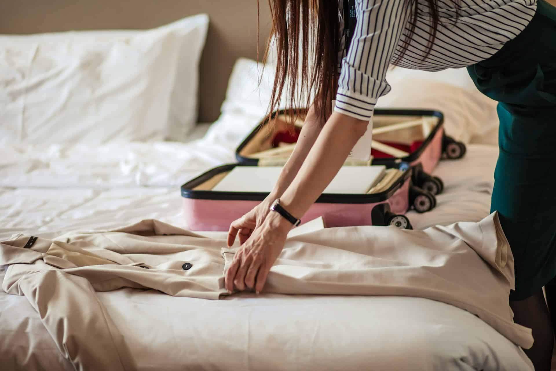 So packst du fürs Reisen nur mit Handgepäck — Freizeit