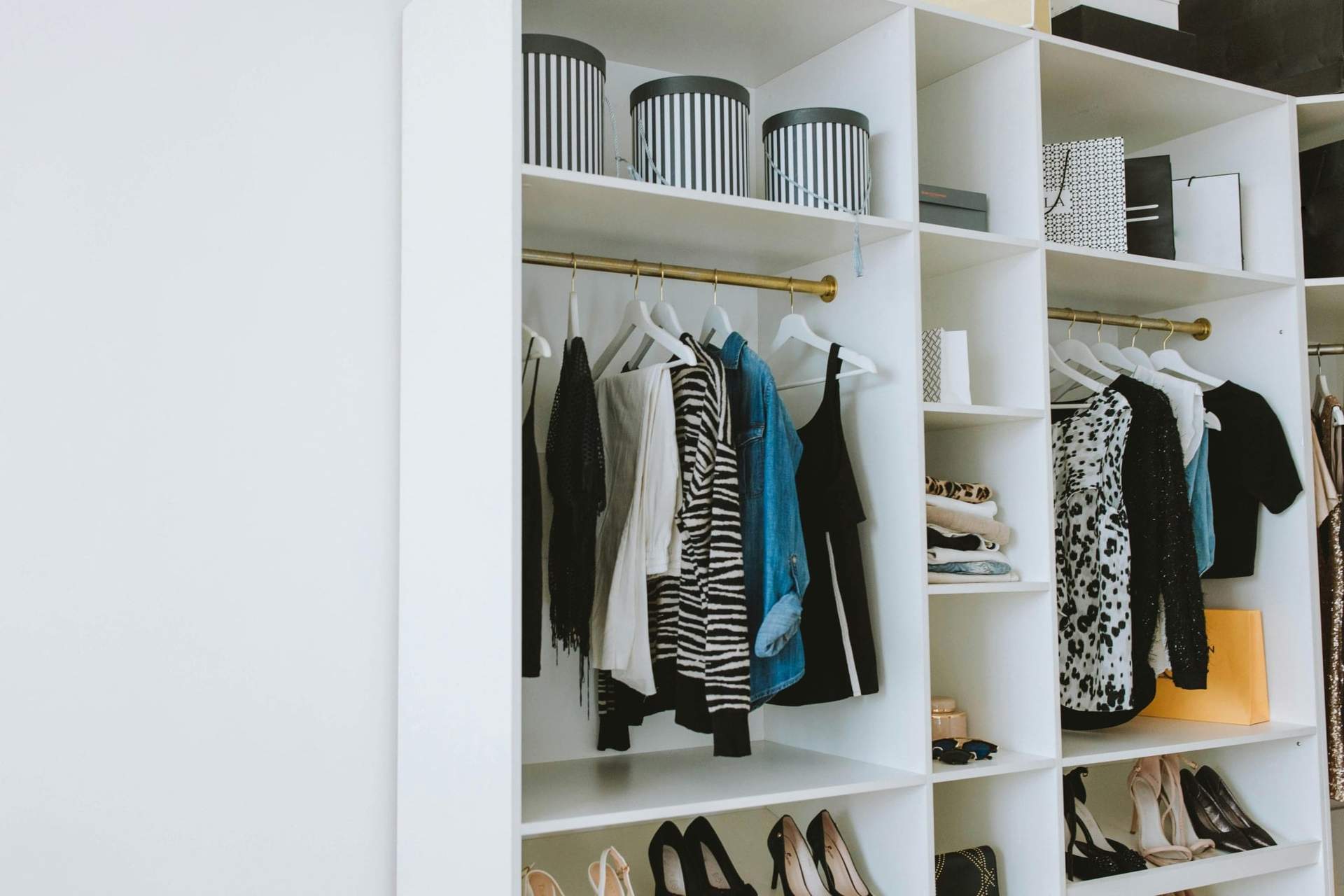 So schaffst du Ordnung zu Hause, auch wenn du kein Minimalist bist, sondern einfach viel zu tun hast — Haushalt