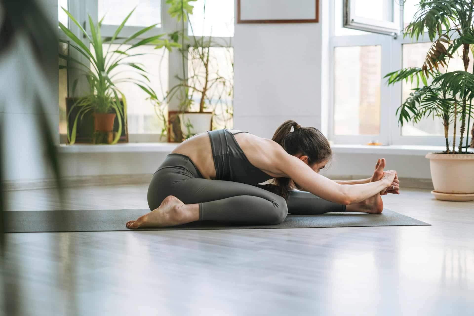 5 minutes de yoga réveil matin : exercices rapides et accessibles aux débutants — Santé