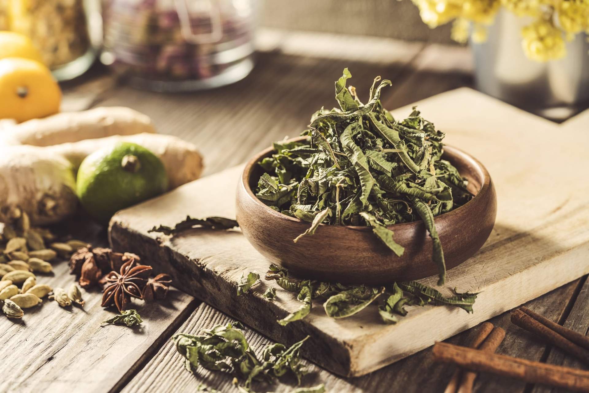 Sommer auf dem Teller, Ruhe auf deinem Kissen – 5 köstliche Rezepte mit Zitronenmelisse — Lebensstil