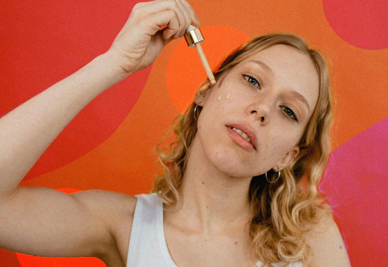 Uno studio ha scoperto quale protezione solare è migliore: colorata o trasparente — Viso