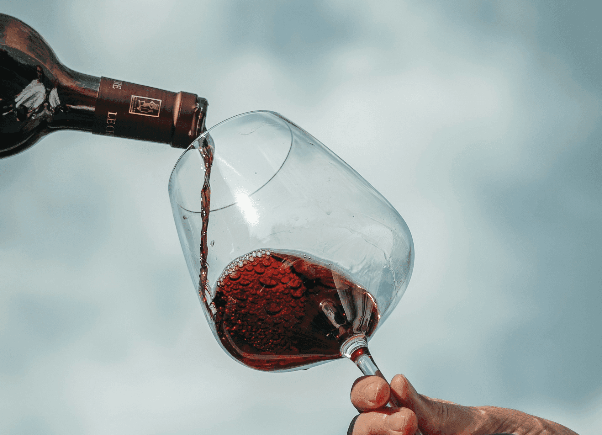 Perfetto anche freddo – Come gustare il vino rosso d’estate — Lifestyle