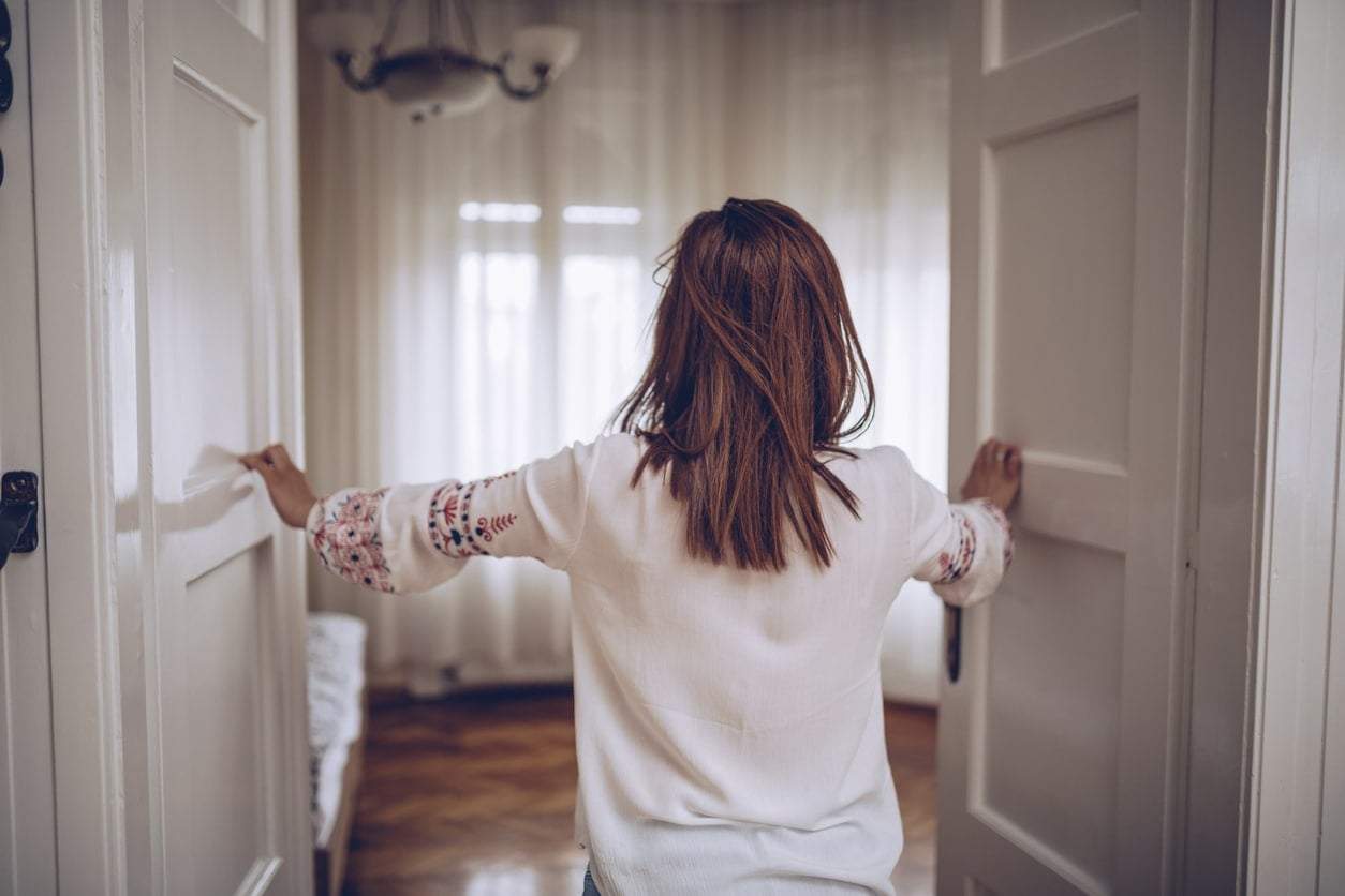 Comment préfères-tu : portes fermées ou ouvertes ? Ce que ton âme révèle — Mode de vie