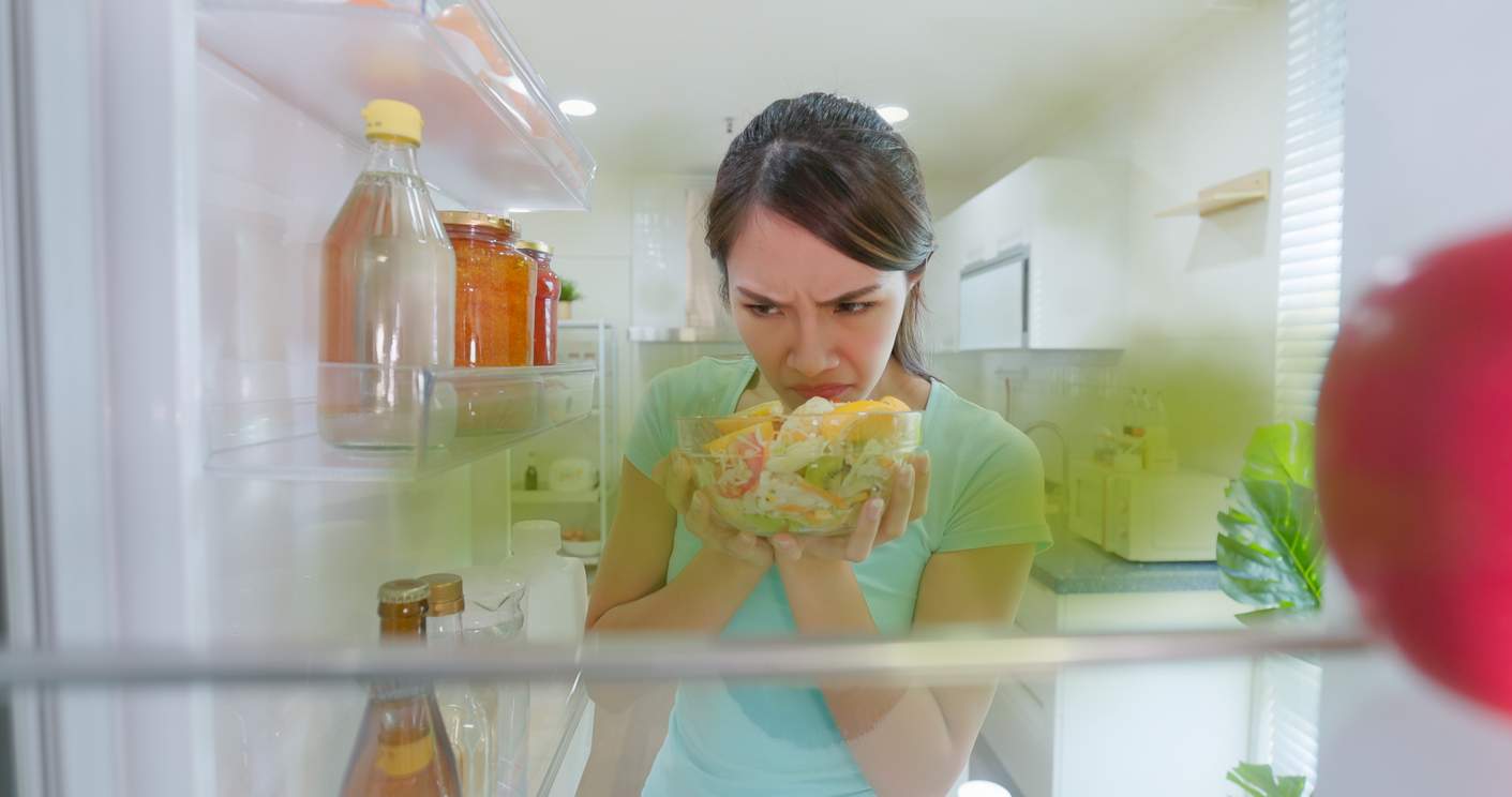 Trotz Ausräumen riecht der Kühlschrank? So wird er wieder frisch — Haushalt