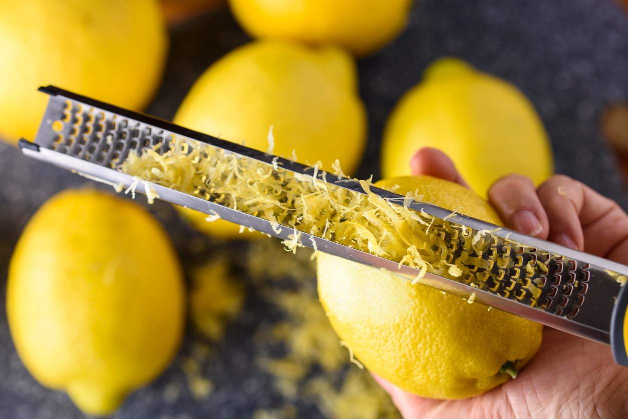 Ne jetez plus les écorces de citron : 5 astuces pratiques pour la maison — Ménage