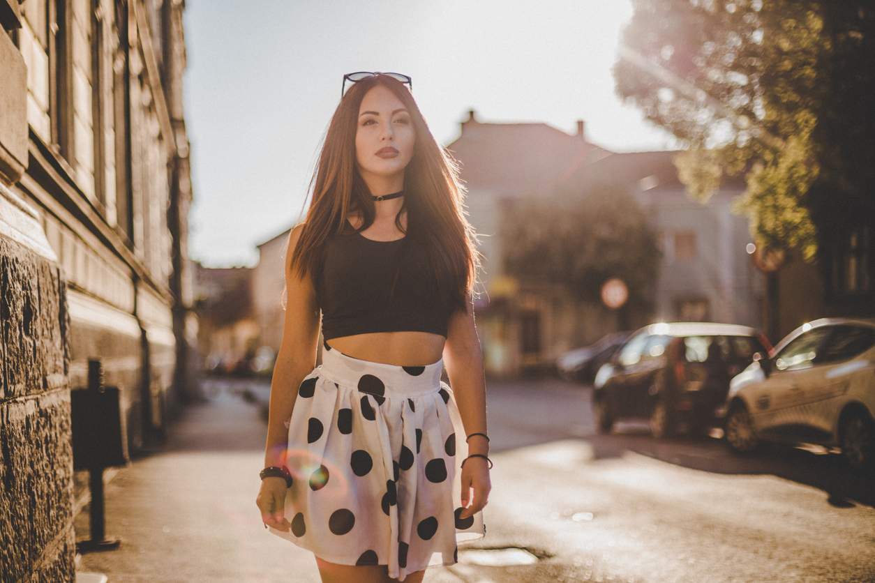 Auch mit einem kleinen Bauch kannst du Crop Tops tragen – achte nur auf diese 3 Regeln — Mode