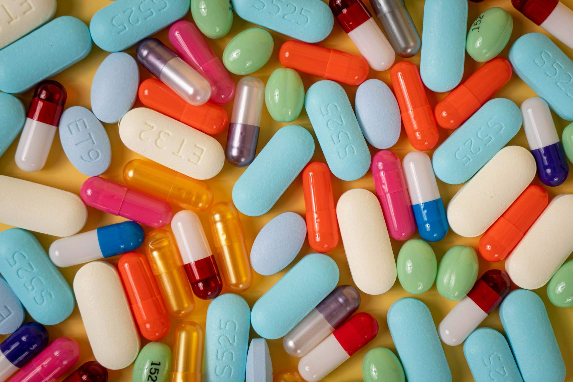 Diese Vitamine solltest du morgens, mittags und nach dem Abendessen einnehmen — Gesundheit