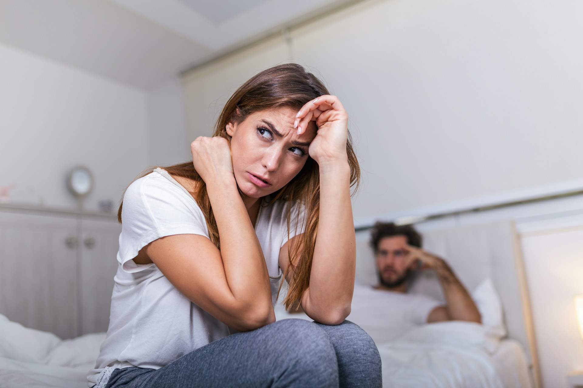 «Mi esposo no me ha tocado en meses» Mujeres hablan sobre la soledad invisible — Amor