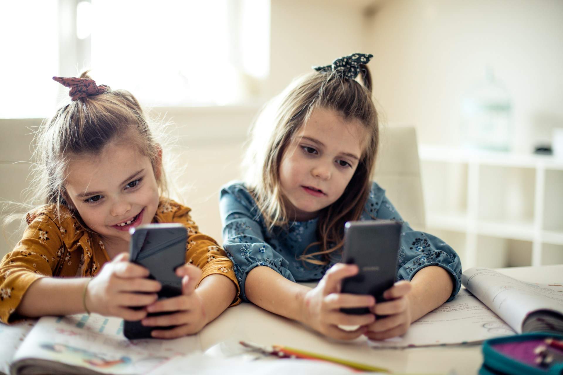 À quel âge vaut-il vraiment la peine d'offrir un smartphone à un enfant ? — Famille