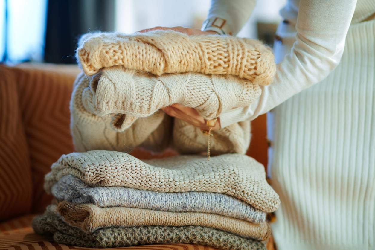 So bringst du deinen Lieblingsstrickpullover frisch und stylish in die neue Saison — Mode