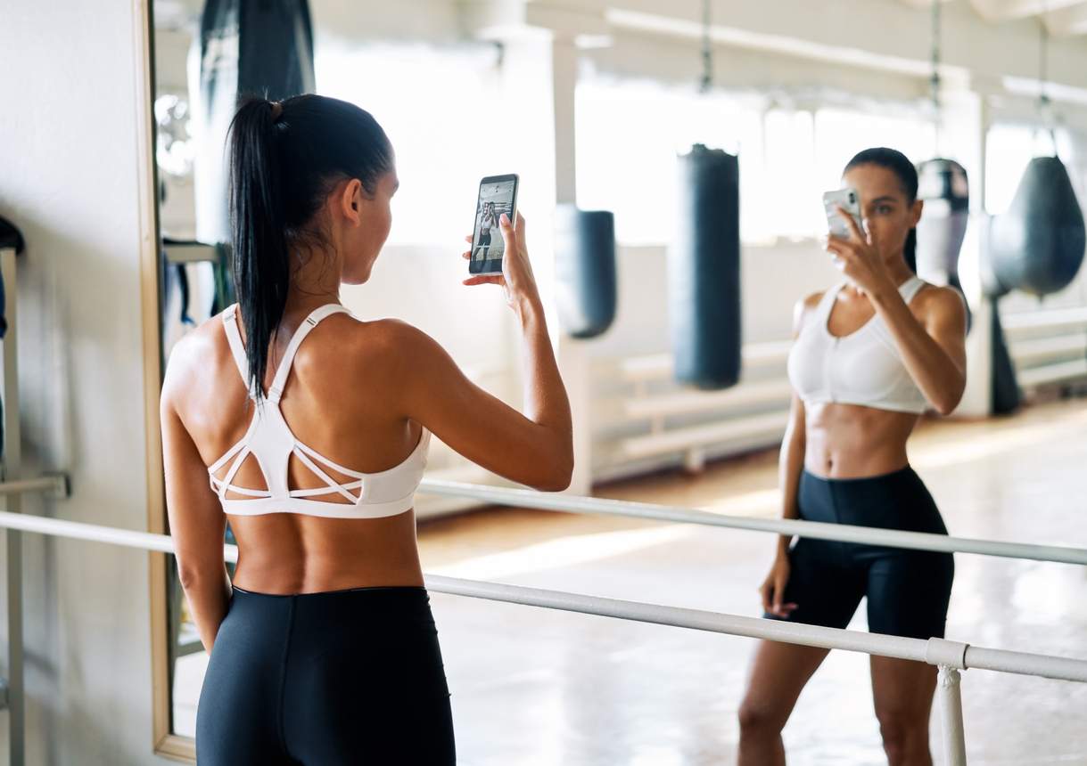 Est-ce gênant de se prendre en selfie à la salle de sport ? Seulement si vous êtes grande taille, sinon non. — Mode de vie