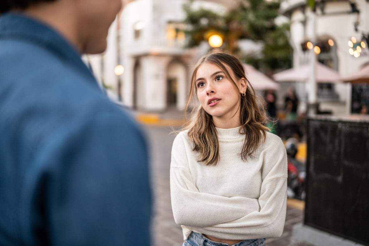 Wenn dein Freund diese 3 Dinge tut, denkt er heimlich schon an jemand anderen — Beziehung