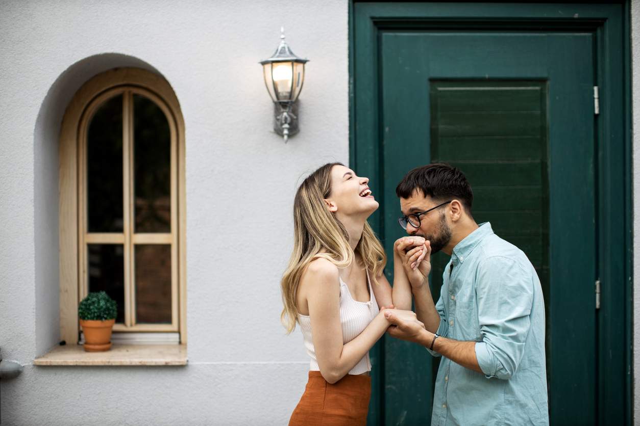 Estas 3 costumbres revelan si alguien está secretamente enamorado de ti — Relación