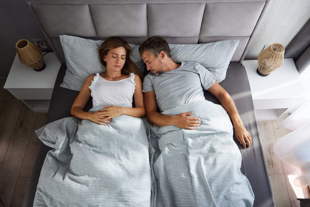 De quel côté dors-tu ? Ce que cela révèle sur ta personnalité — Mode de vie