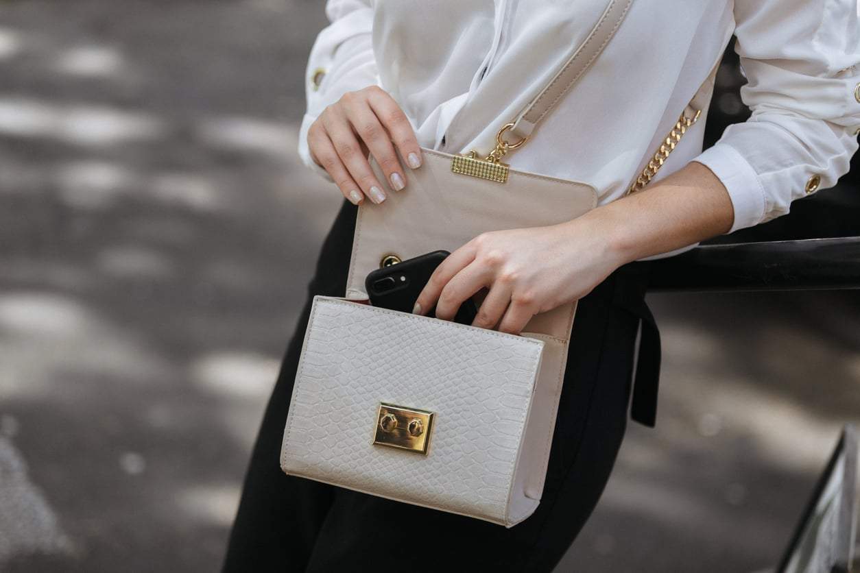 « Je ne savais pas comment je paierais la prochaine facture » - Ce que signifie pour moi l’indépendance financière en tant que femme — Mode de vie
