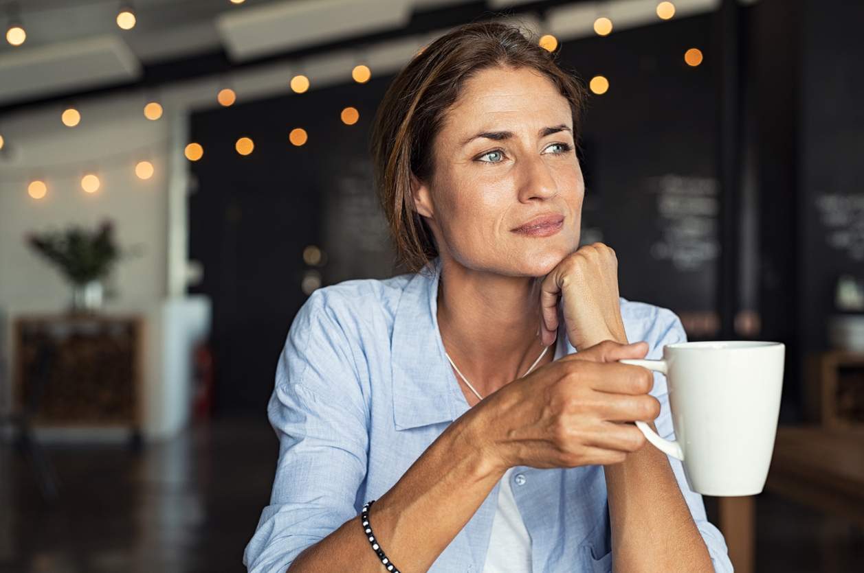 «Ho perso metà dei capelli» - Donne che si sono separate a causa della menopausa — Salute