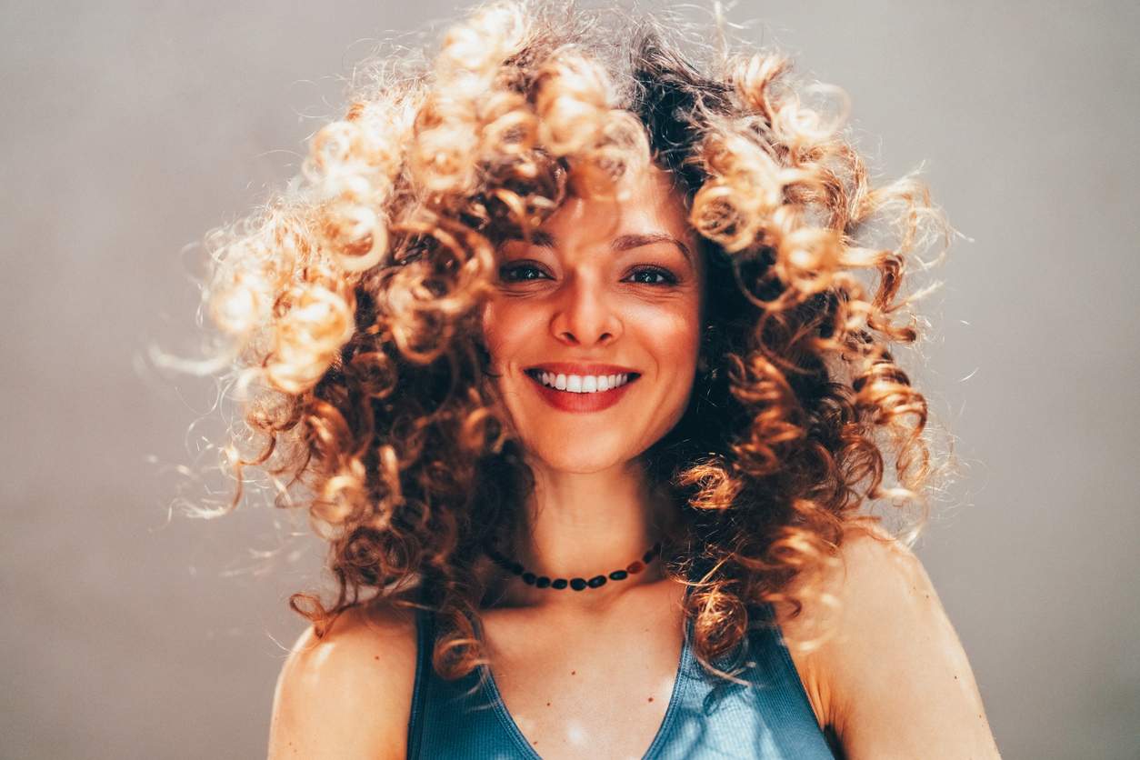 Nos 5 produits préférés pour cheveux bouclés en pharmacie — Cheveux