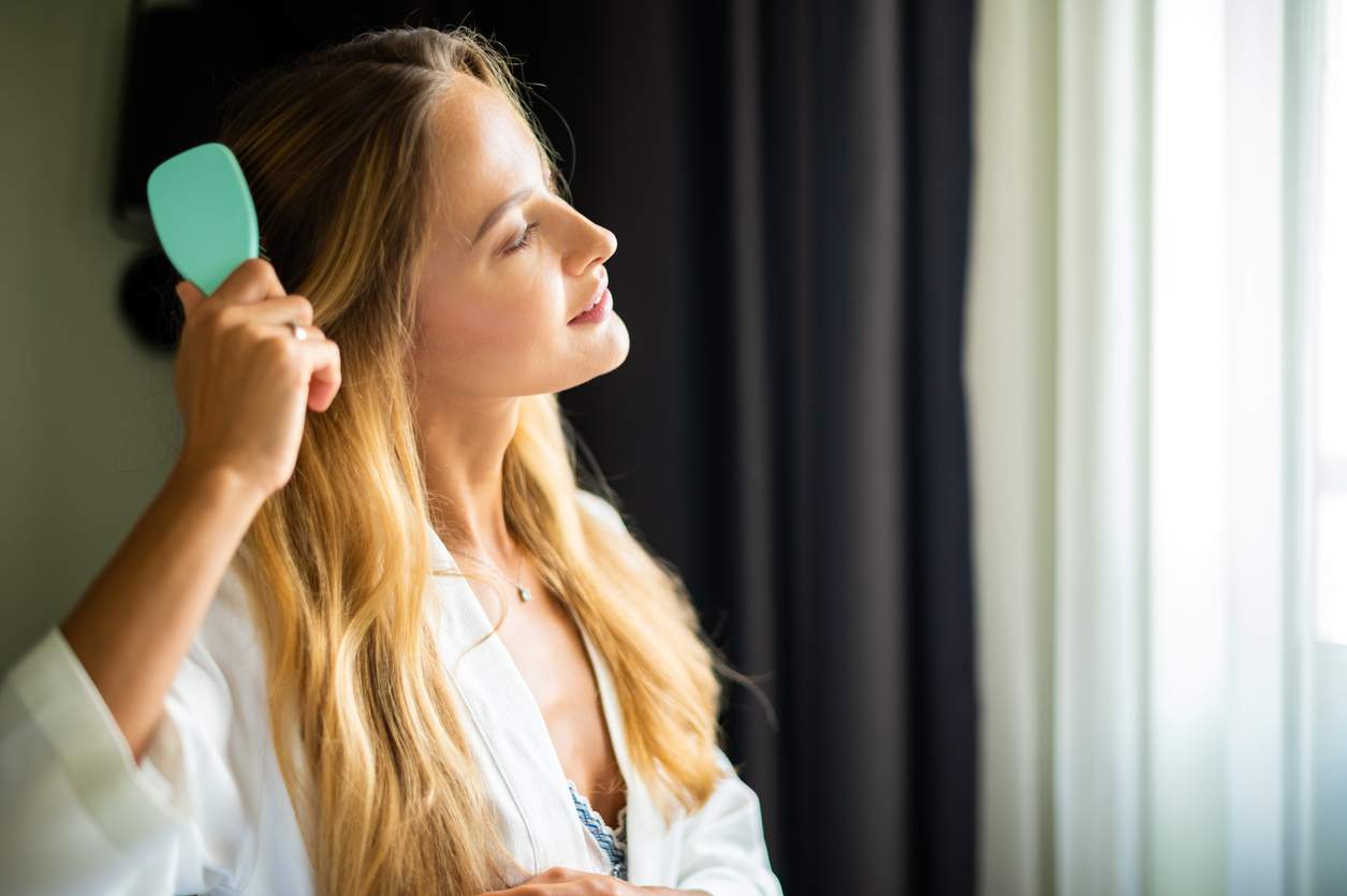 8 eindeutige Zeichen, dass du deine Haare nicht oft genug wäschst — Haare