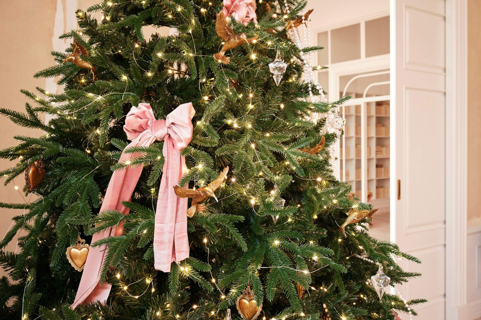 Colorful Christmas Decor Trends That’ll Brighten Your Smile — Decor