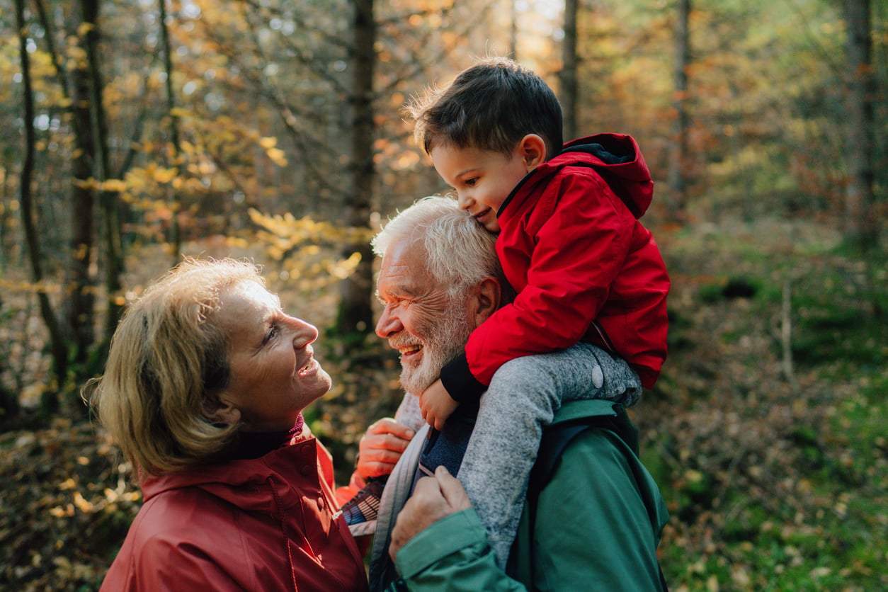 Le nonne "davvero da nonna" stanno scomparendo? Ci sarà ancora chi stende la pasta e racconta tante storie? — Famiglia