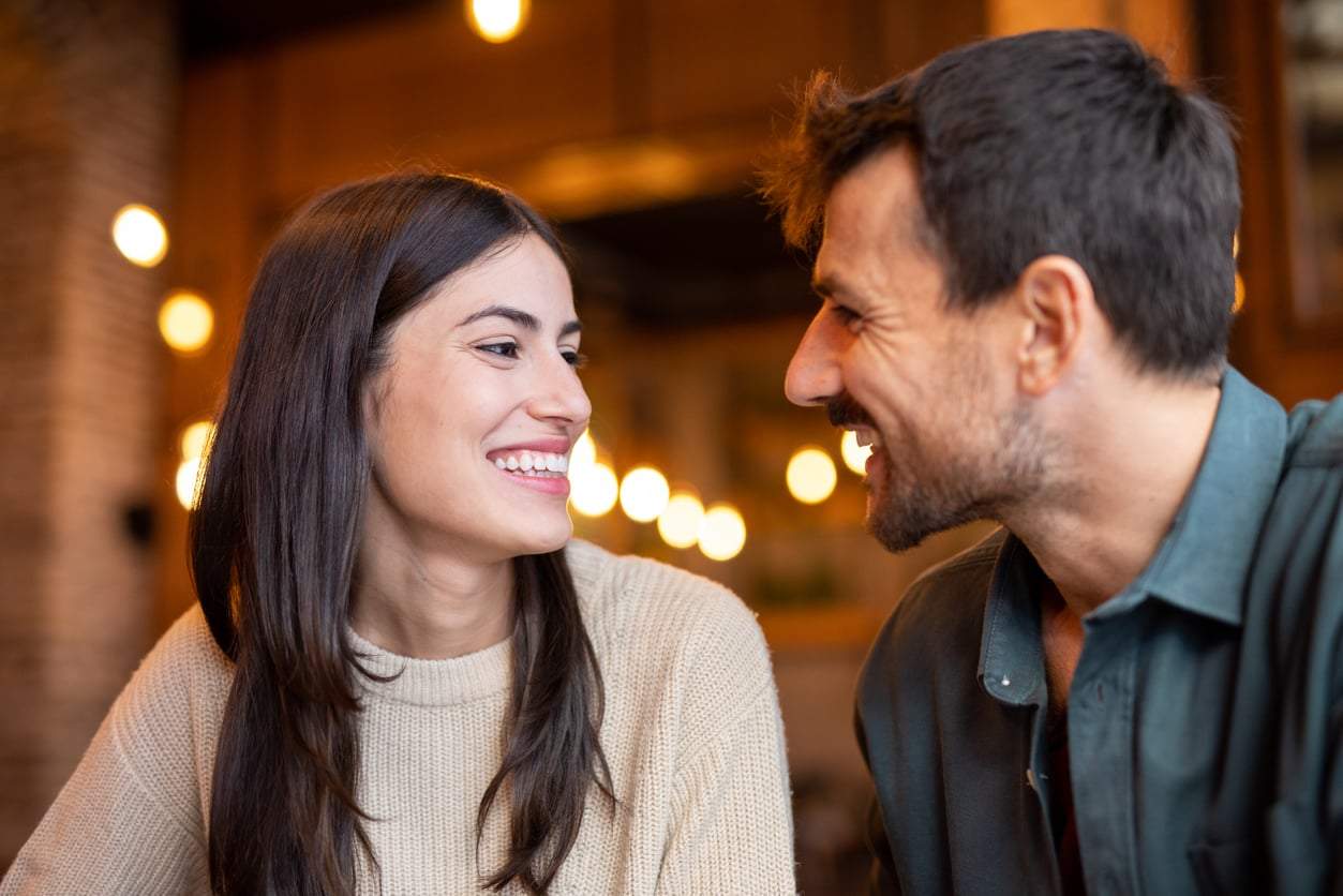 7 señales secretas de amor que te aseguran que está enamorado de ti — Relación