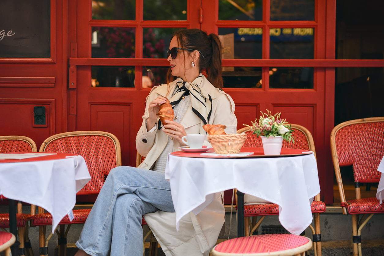 So stylen sich die Pariser Frauen diesen Herbst – Darauf kannst du von ihnen lernen — Mode
